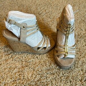 Dolce Vita Camel Suede Wedge 6 1/2
